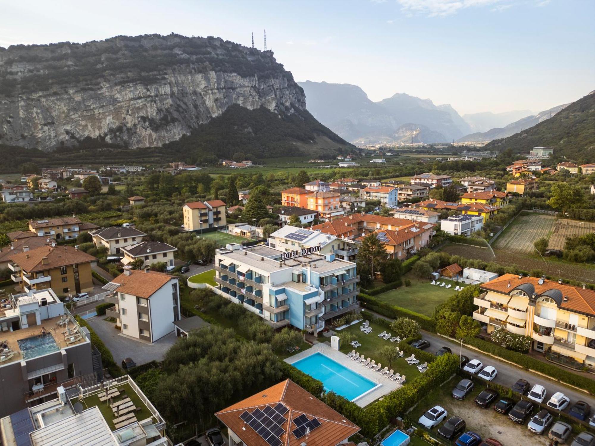 Hotel Holiday Sport & Relax Torbole Sul Garda Exterior photo