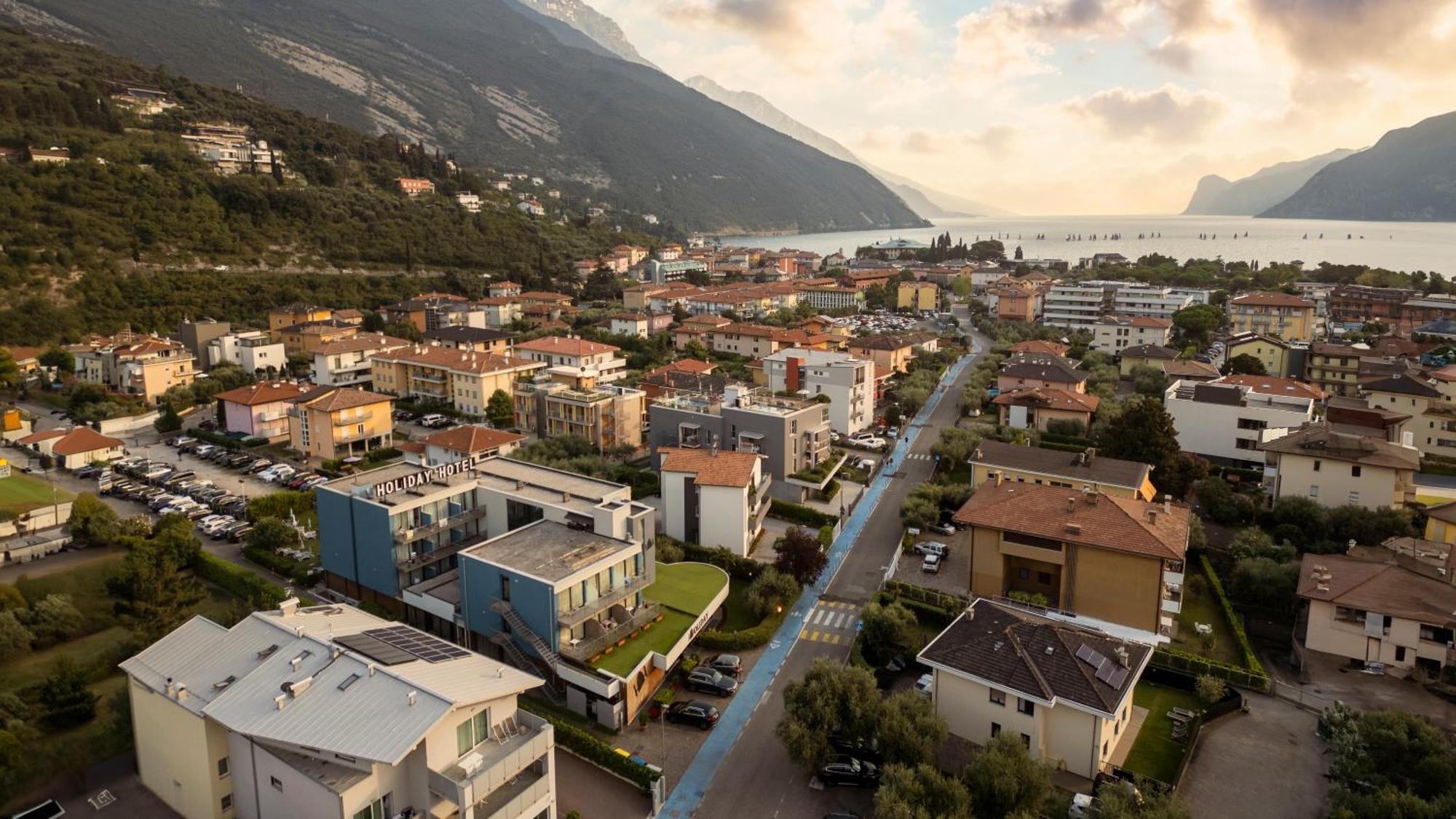 Hotel Holiday Sport & Relax Torbole Sul Garda Exterior photo